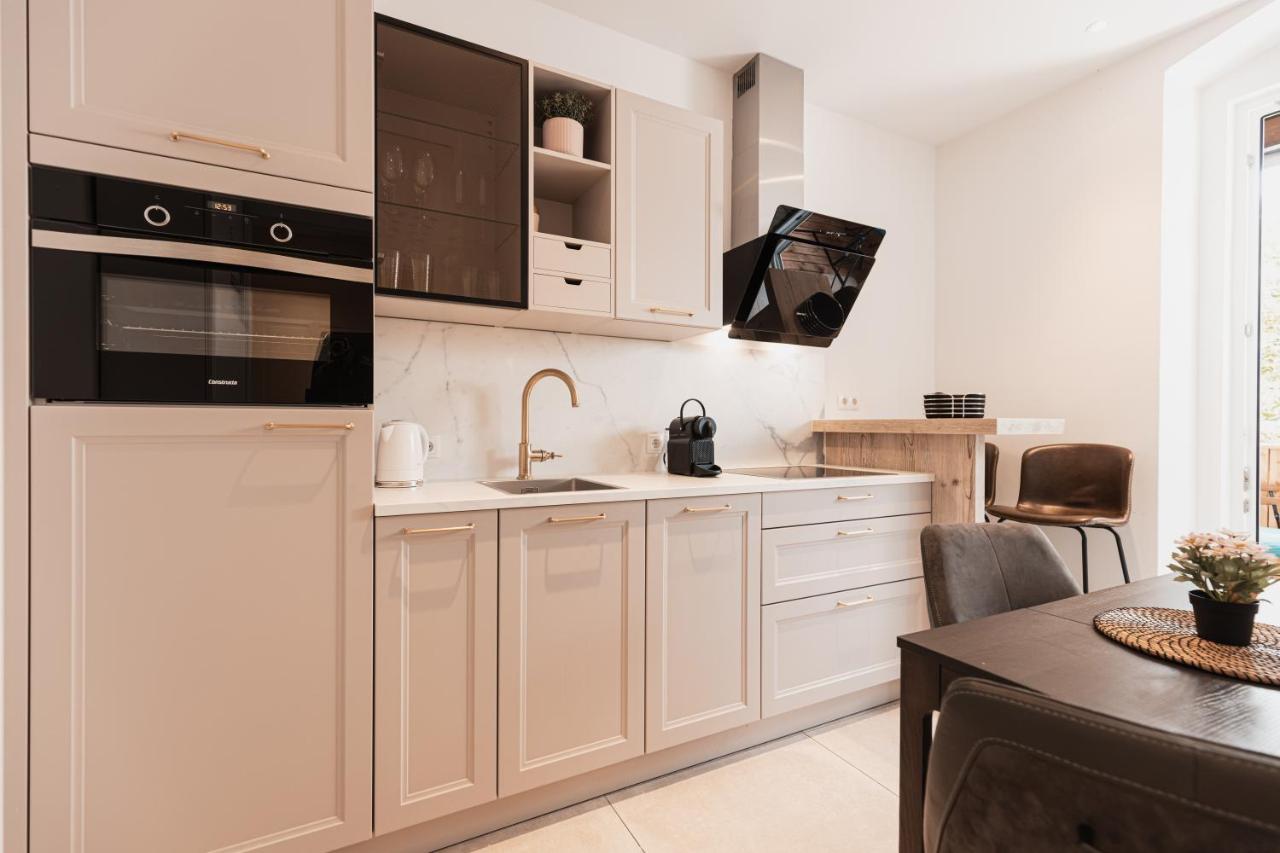 Appartement Center-apartment - Im Stadtzentrum In Perfekter Lage & Balkon *
